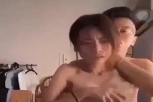 Горячая сцена Хоанга Куу Бао и подруги Линь Линь была просота