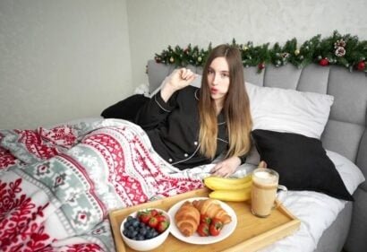 Новый младший брат трахнул ее прекрасную мачеху