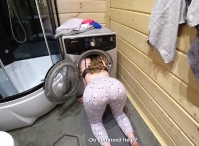 Она была горячо вознаграждена за то, что привела ее к веселью лифта
