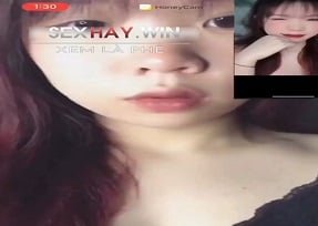 Я демонстрирую свою розовую и белую киску