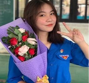Le Thu Cuc, студент -волонтер, показал очень горячую кровать.